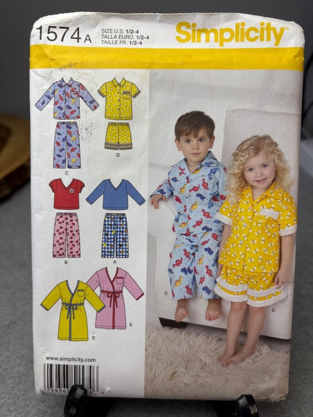 Simplicity 1574A Uncut Sewing Pattern Kids Pajamas Robes Size 1/2 2 3 4 Uncut